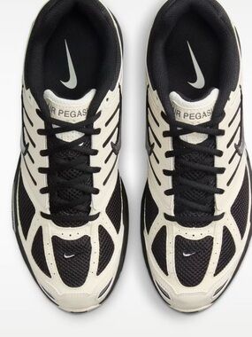 Nike Black and White Running Sneakers